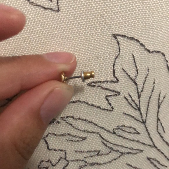 Kate Spade Ace of Spades rose gold studs - Picture 3 of 3